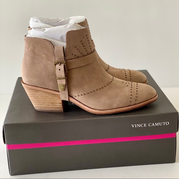 ✨New VINCE CAMUTO Dorintina Nubuck Booties Taupe - Picture 4 of 9
